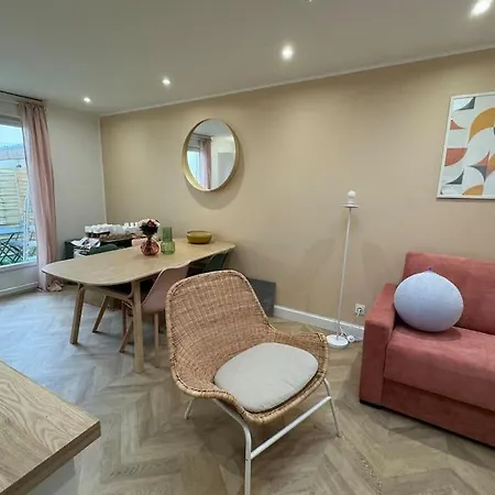 Pause Nature Terracotta Apartment